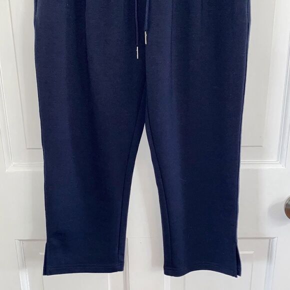 🔥3/$20🔥 Navy blue capri sweatpants size XS/S - Picture 3 of 9